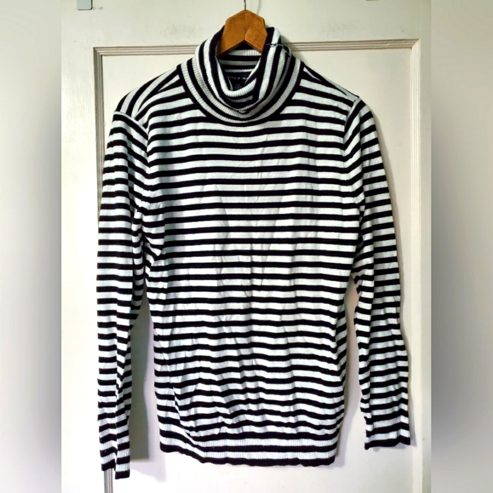 Andrew Marc Black and White Striped Sweater 🖤🤍